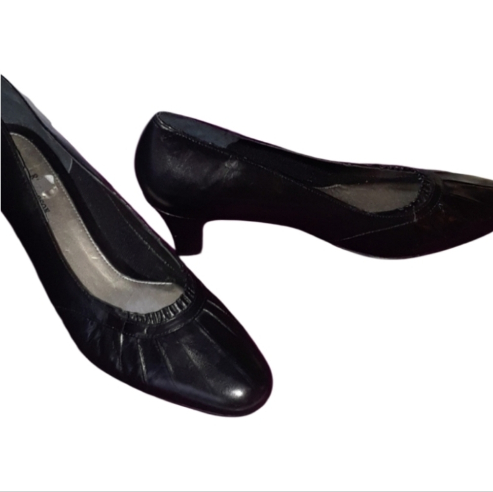 Size 8 Ros Hommerson black leather high heels